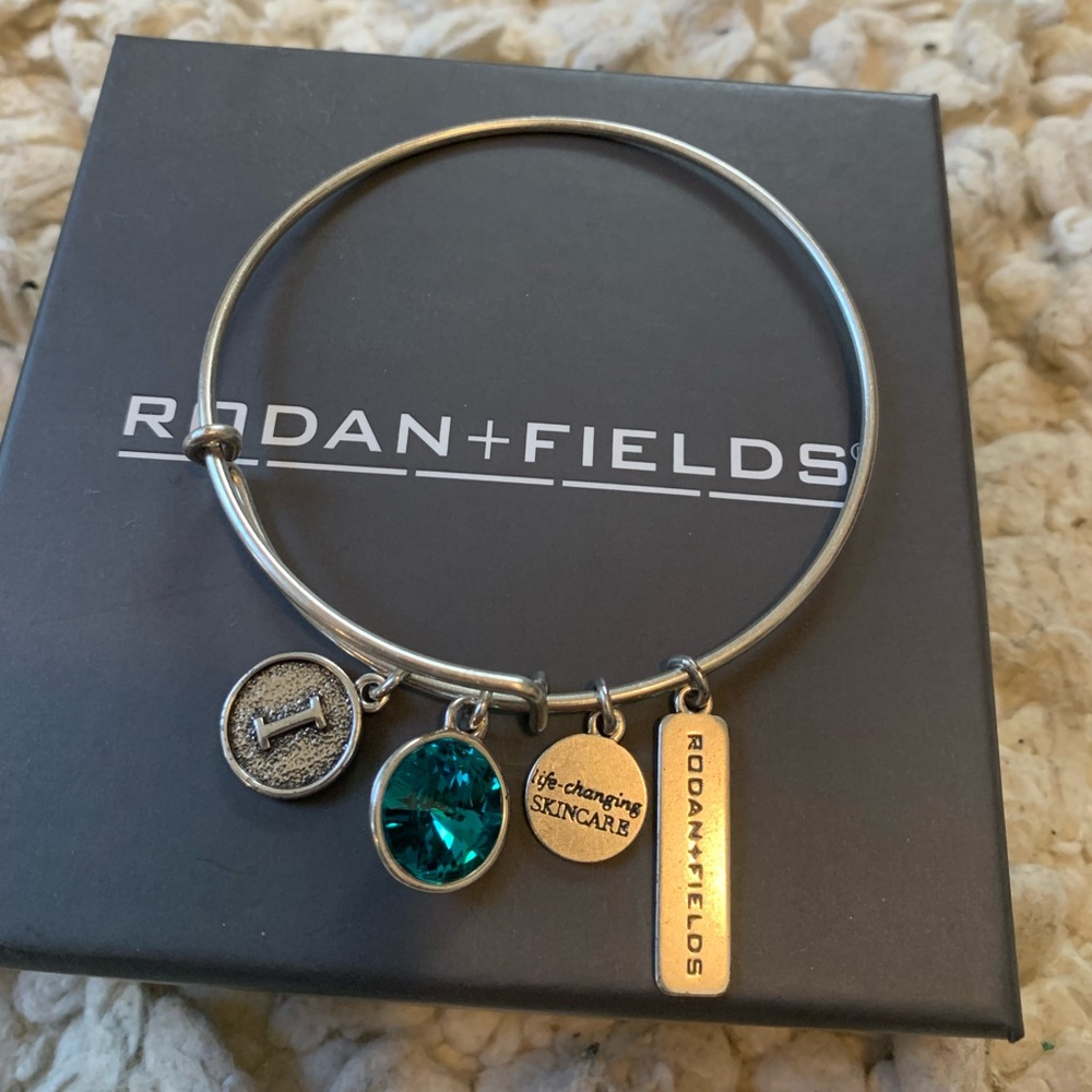 Rodan + Fields R+F Level I Silver Turquoise Rhinestone Charm Bangle Bracelet - Picture 1 of 3